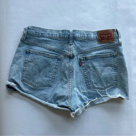 Levi’s 501 Light Wash High Waisted Button Fly Denim Jean Shorts Size 32 - Picture 2 of 7